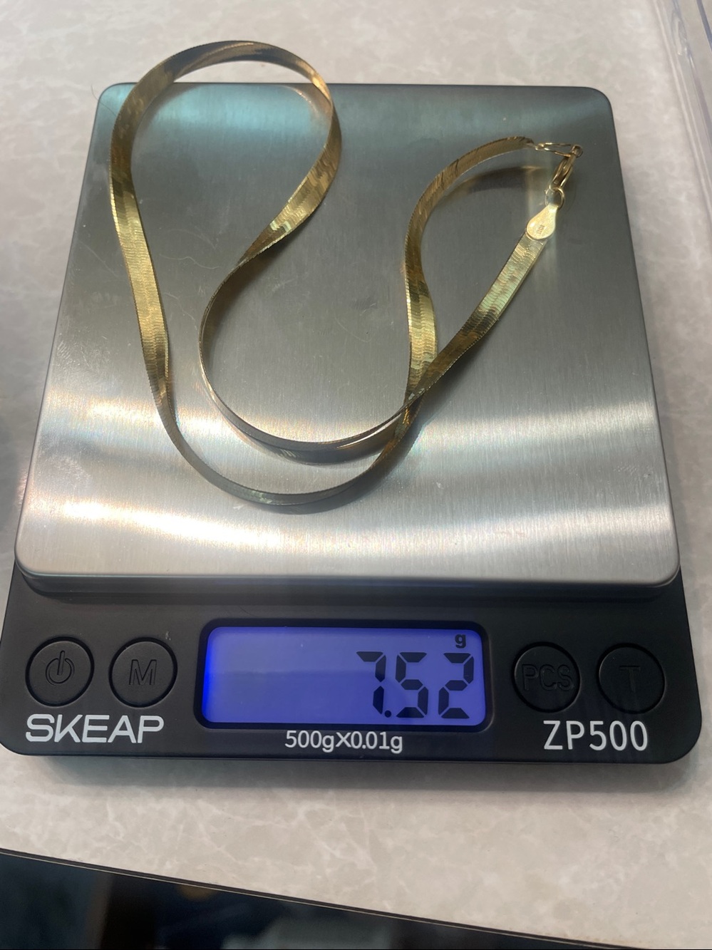 Elegant 14 karat herringbone Gold Necklace - Picture 12 of 12